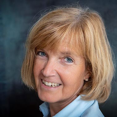 portrait jutta farbig klein quadrat 2